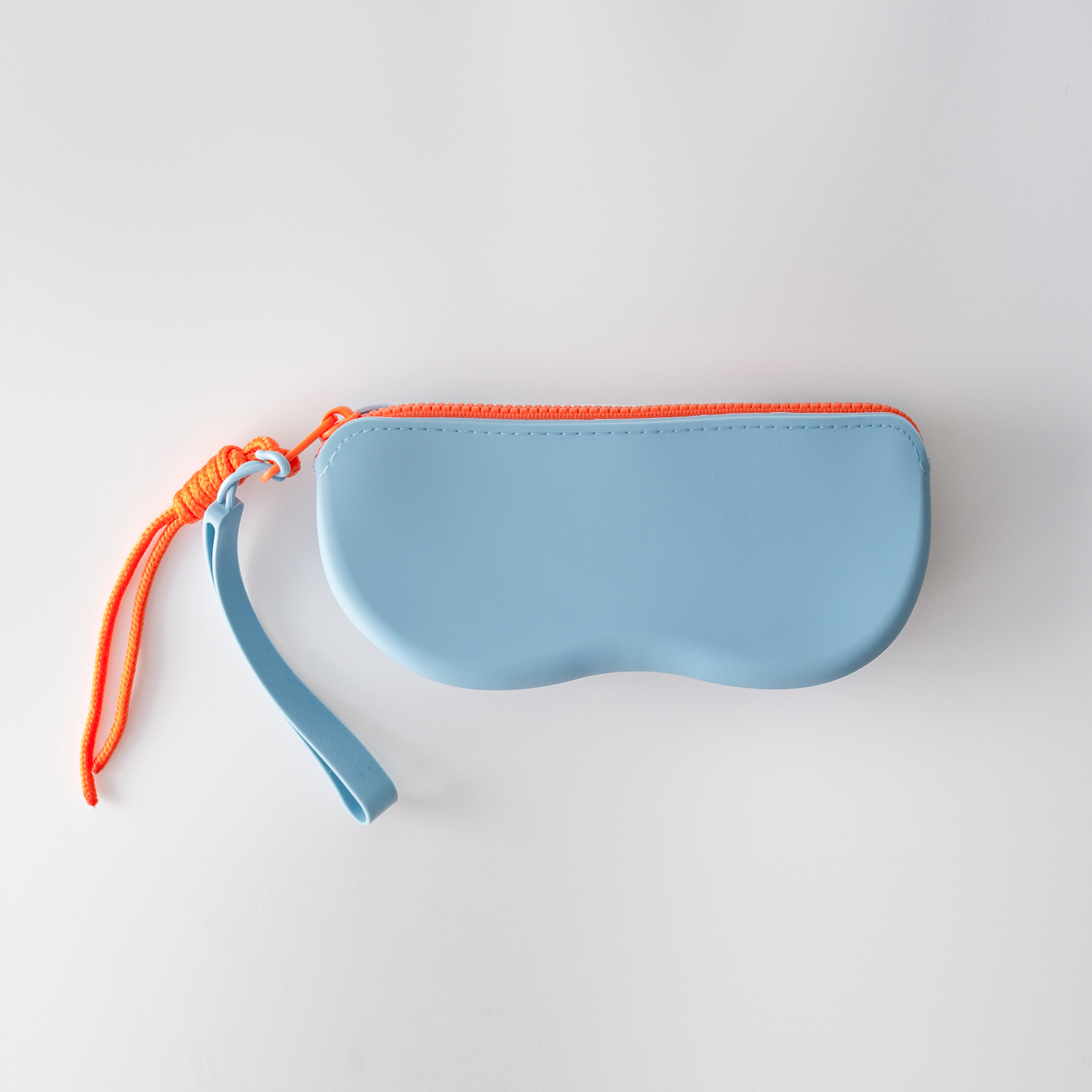 Frontal de funda de gafas de silicona con cremallera y cordón anudado