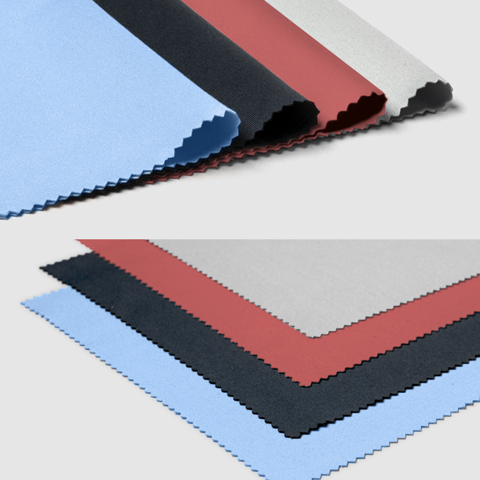 Detalle de gamuzas de limpieza de gafas básicas en color negro, gris, azul y rojo